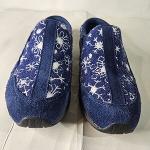 Easy Spirit Blue and White Flats